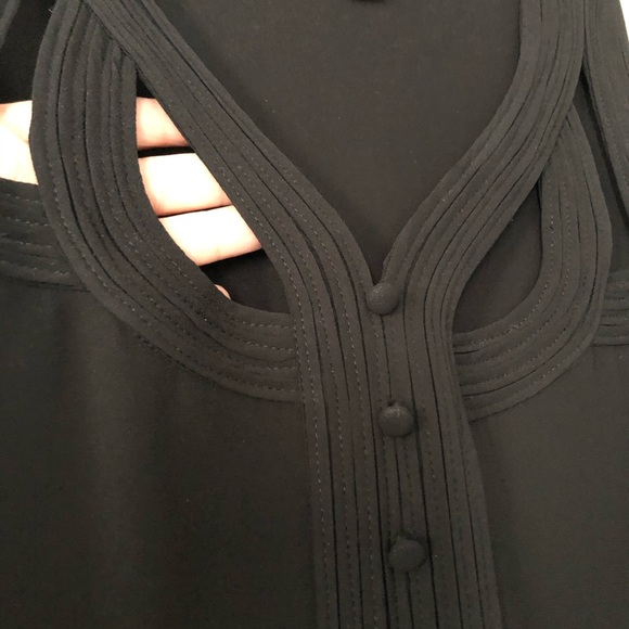 Sleeveless blouse with cutout at décolletage - Picture 2 of 3